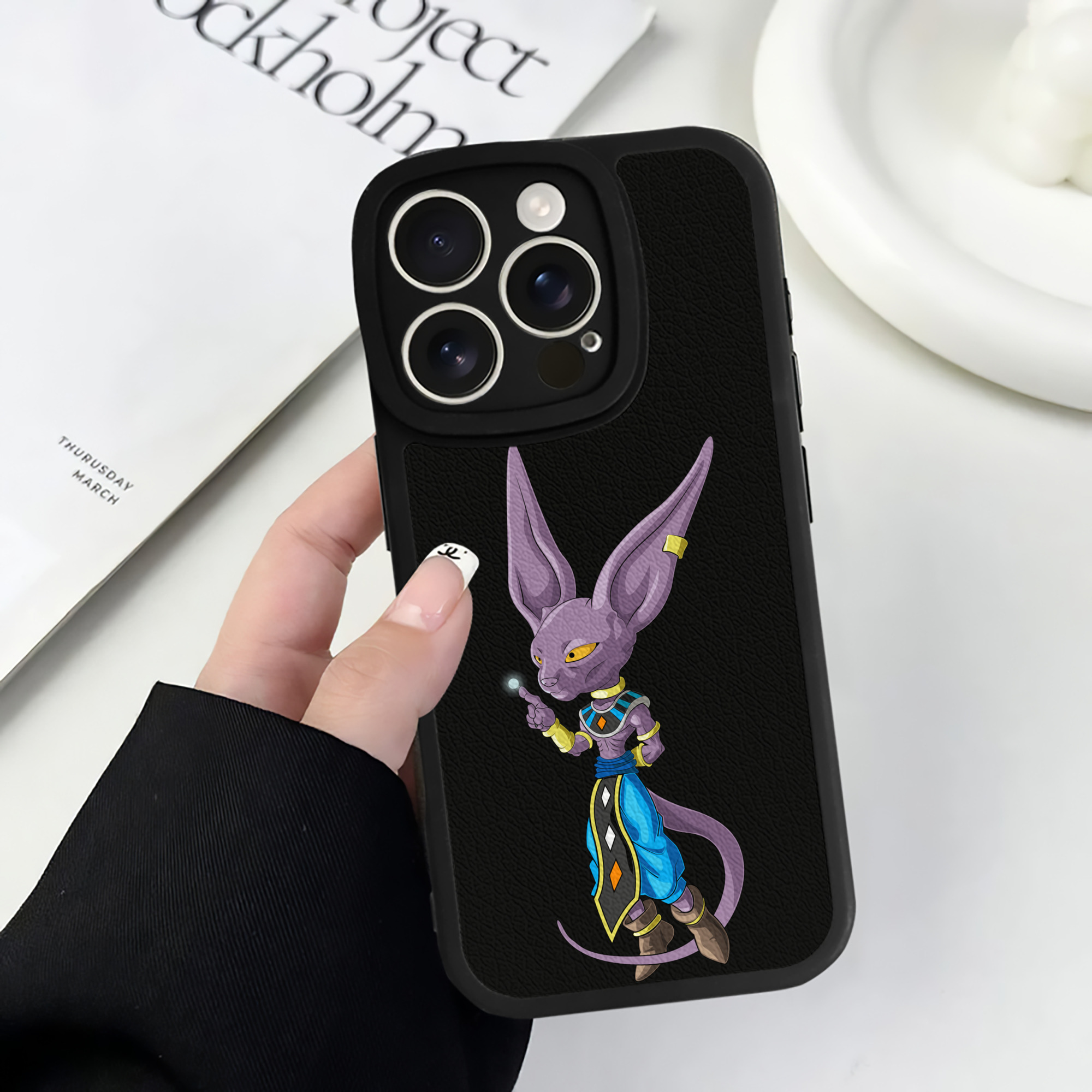 （画像用） ドラゴンボール ビルス 破壊神ビルス DRAGON BALL Beerus Birusu 【iPhone 16シリーズ対応】シリコンスマホケース（レザー調） 材質：シリコン